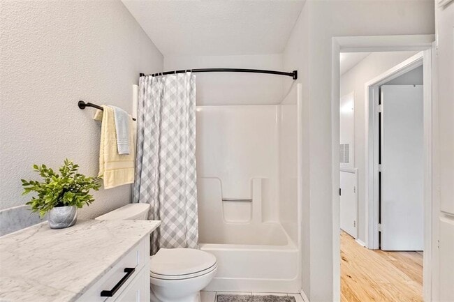 Building Photo - 5602 Woodrow Ave