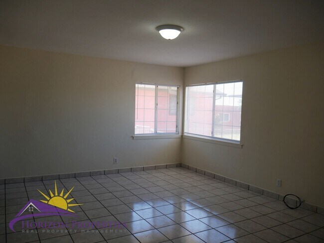 Building Photo - 381/385 Las Palmas Ave