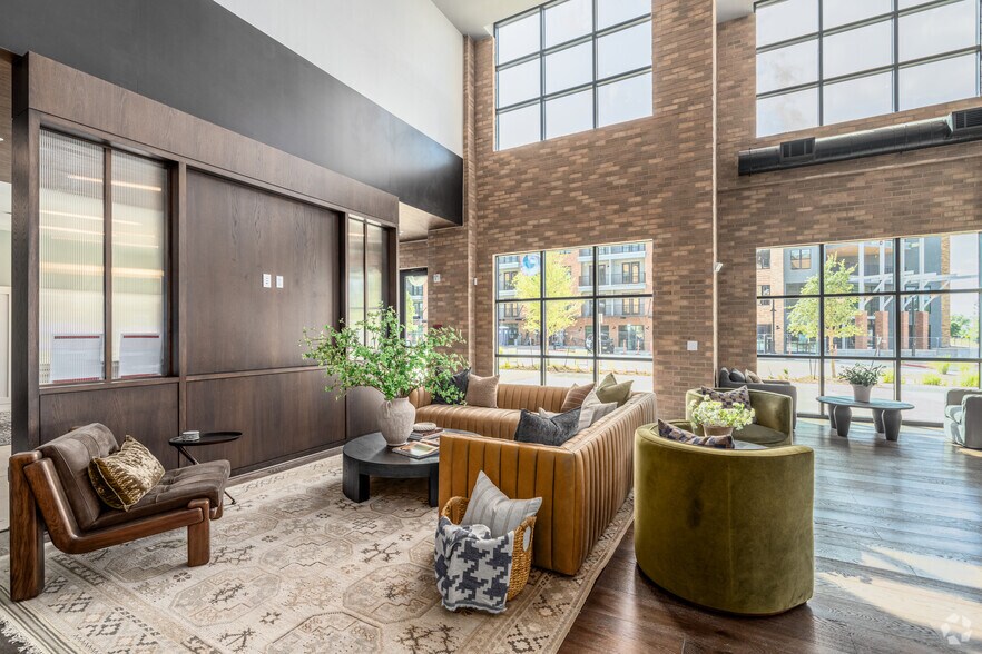 Resident Lounge - Tisdale at Lakeline Station
