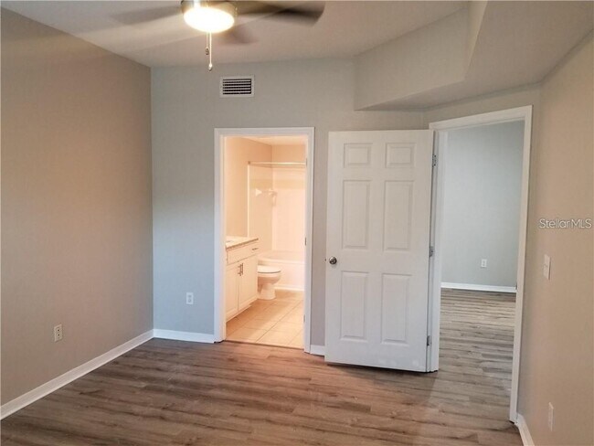 Building Photo - 1910 E Palm Ave