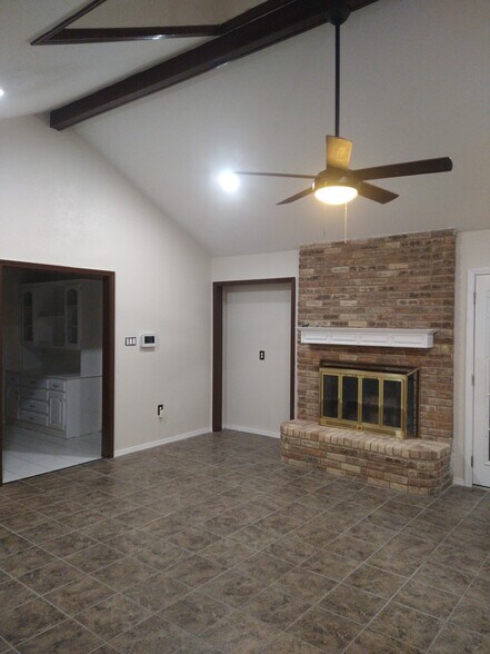 Building Photo - 2100 Arlena Dr