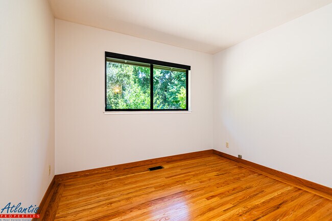 Building Photo - 820 Miranda Green St