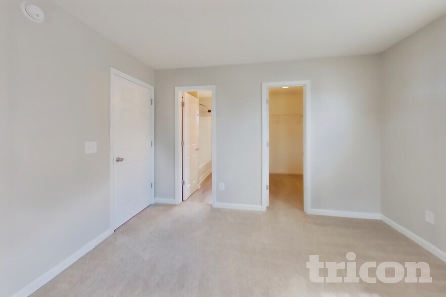 Building Photo - 131 Quiet Grove Dr