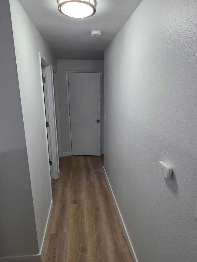 Building Photo - West Olympia 3bdr 1.5bath Townhome w/ garage & parking & addtional office