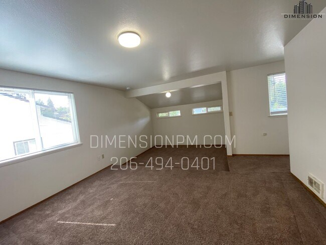 Building Photo - 5823 Fleming St