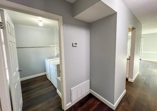 Building Photo - 16 Cape Dr NW