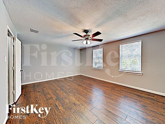 Building Photo - 1912 Lariat Dr