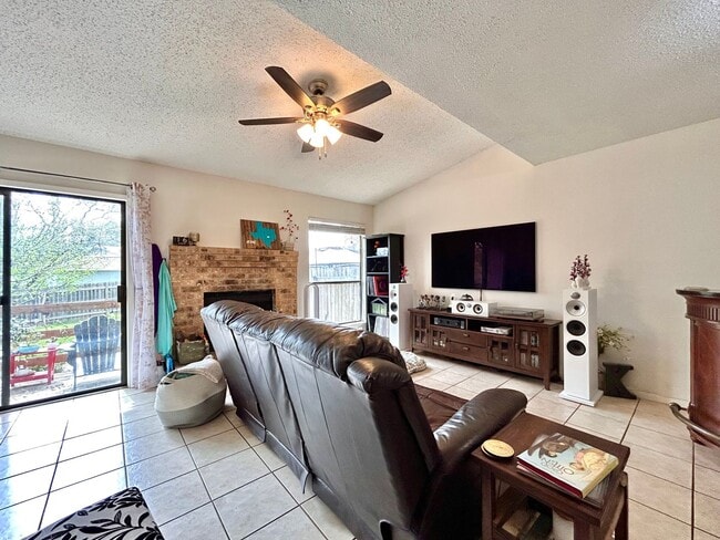 Building Photo - 6031 Old Fredericksburg Rd