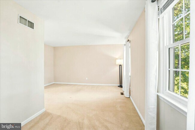 Building Photo - 706 Andover Ct