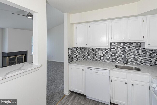 Building Photo - 104 Olympic Ct