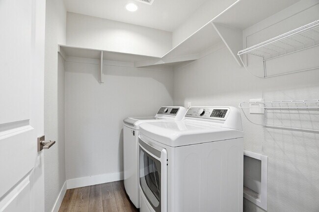 Building Photo - $3,940.95 - 3 Bed, 2.5 Bath Townhome In Denver with Central AC and Outdoor Space!