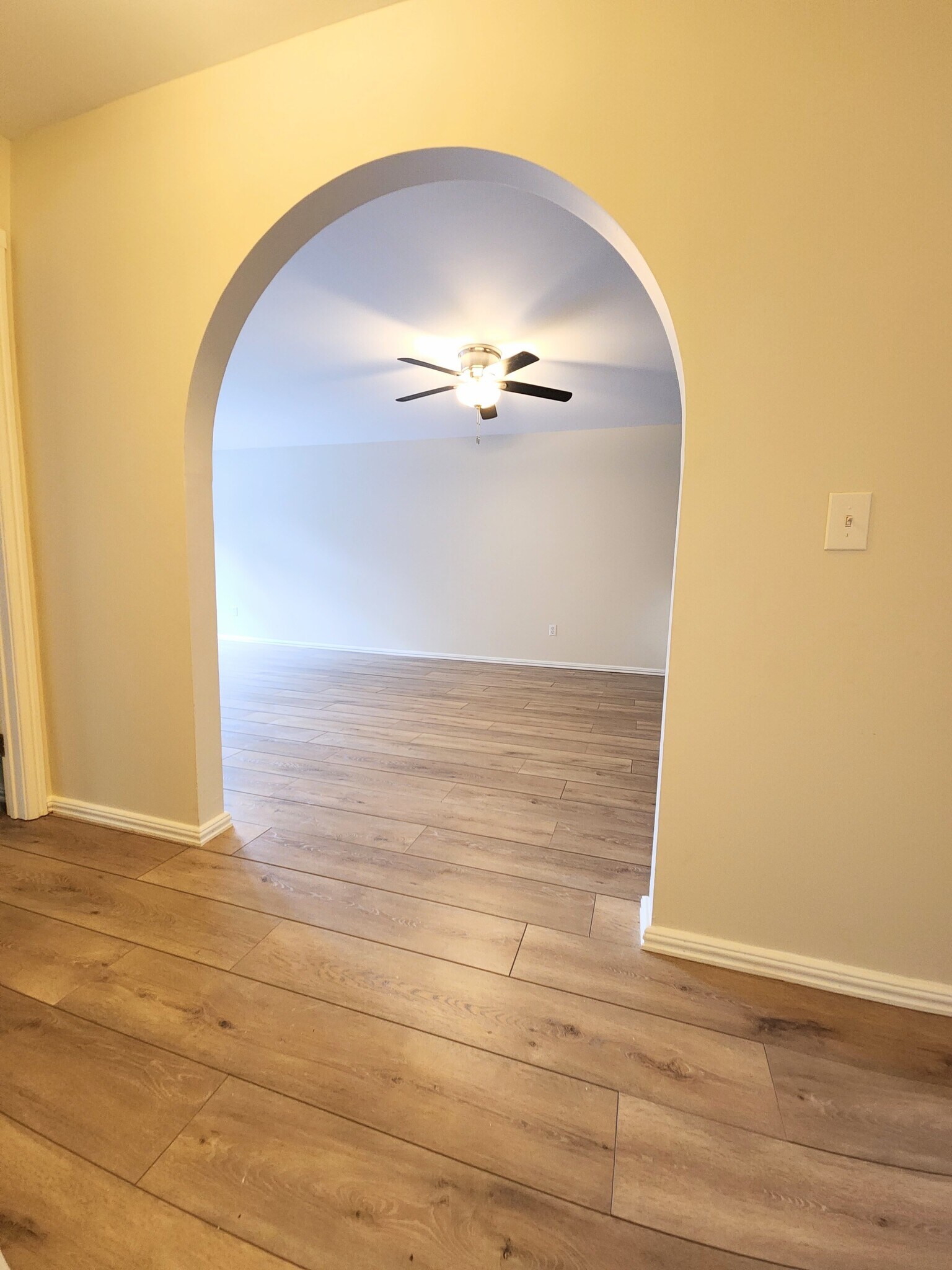 Open floor plan - 24 West Rd