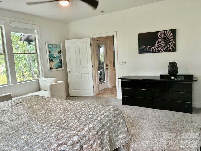 Building Photo - 5551 Colonial Chatsworth Cir