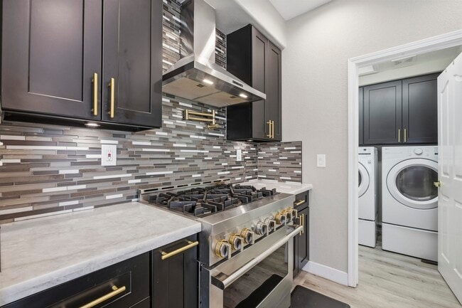 Building Photo - 601 Tamarindo Way