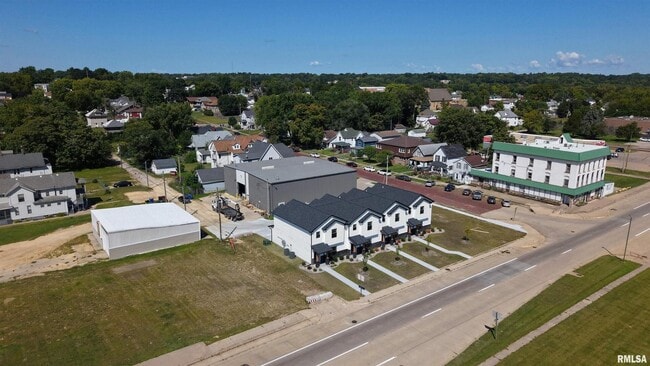 Building Photo - 1002 S 4th St