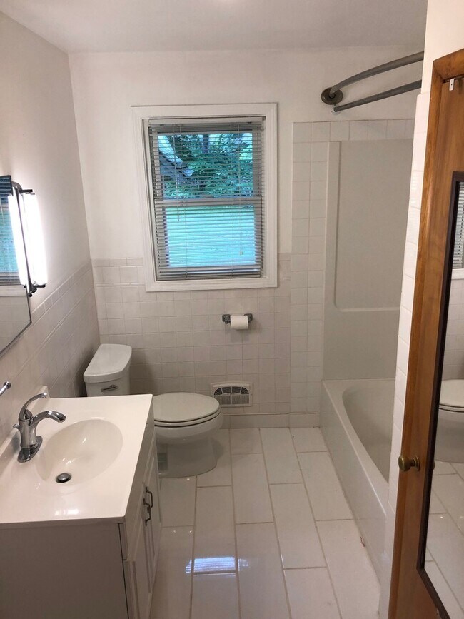 Building Photo - Spacious 3BR Home on Quiet Cul-de-Sac – Minutes from Downtown TC!