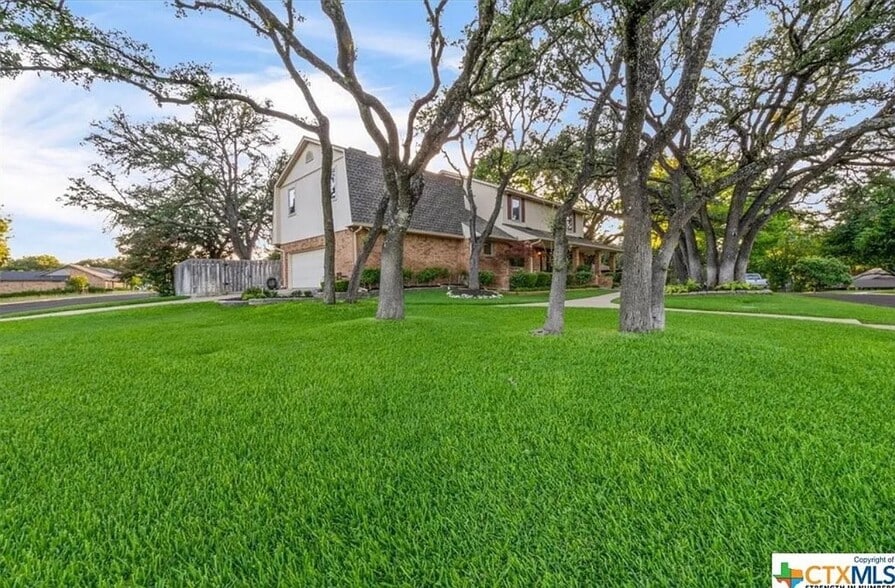Building Photo - 3069 Summit Dr