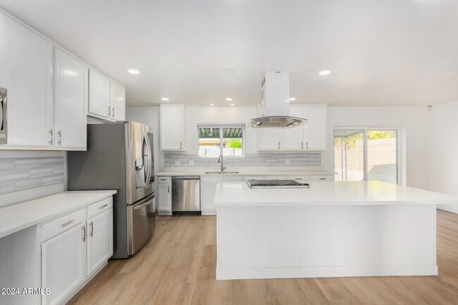 Building Photo - 936 W Rio Salado Pkwy