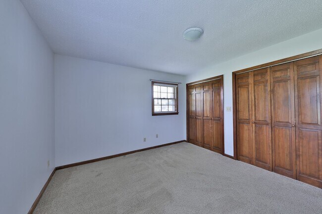 Building Photo - 4 BD, 2 BA Charming Brick Home in Dresden!