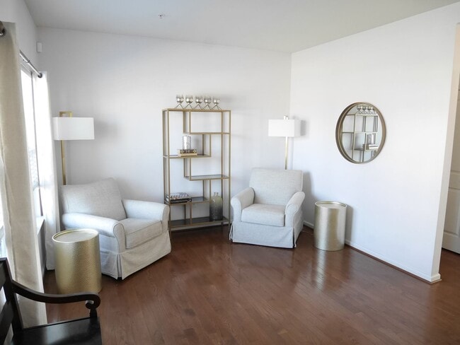 Building Photo - Stunning 5-Bedroom, 3.5-Bathroom Fully Furnished Home for Rent