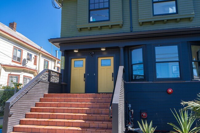 Building Photo - Please call Shami at (415) 225-2543 to sch...