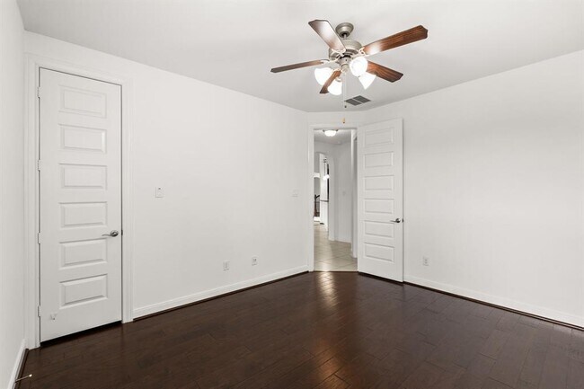 Building Photo - 4615 Hollow Chase Ln