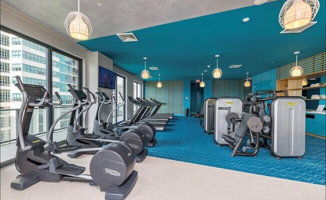 Building Photo - 121 NE 34th St