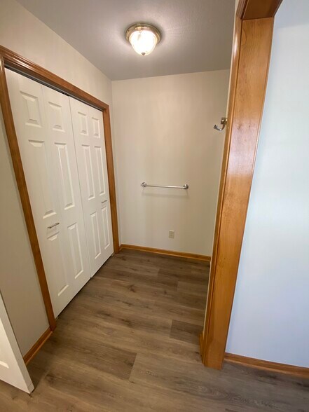 Primary bathroom and linen closet - 3906 SW Chartwell Ct