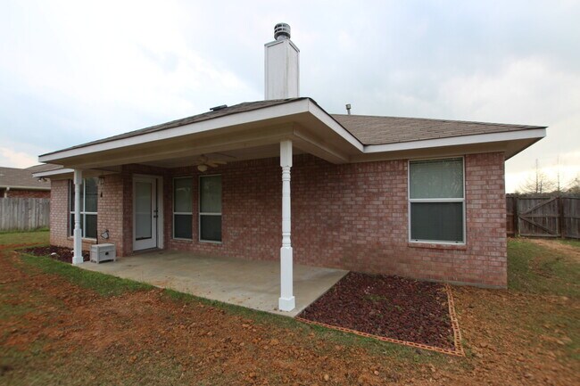 Building Photo - Lease Takeover Opportunity Available! 3 Bedroom Home in Flint!