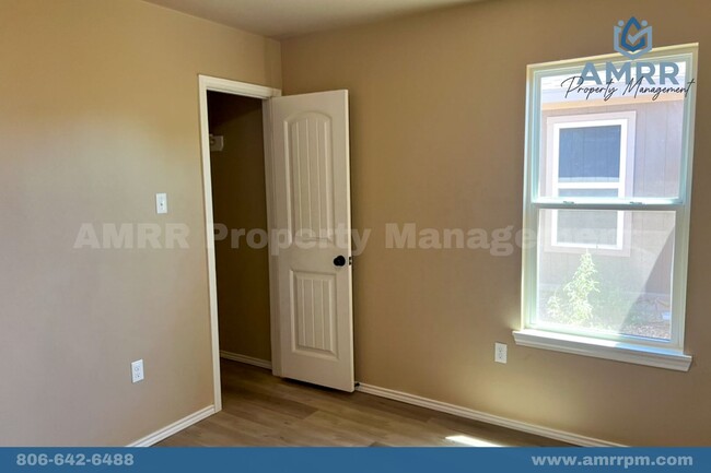 Building Photo - 3 Bedroom Home Available!