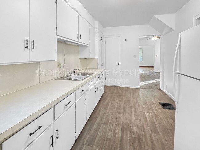 Building Photo - 619 Fulton St E