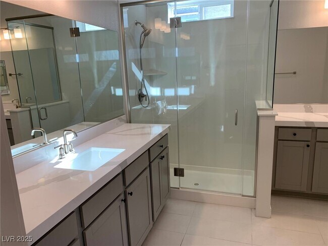 Building Photo - 819 Silverton Spgs St