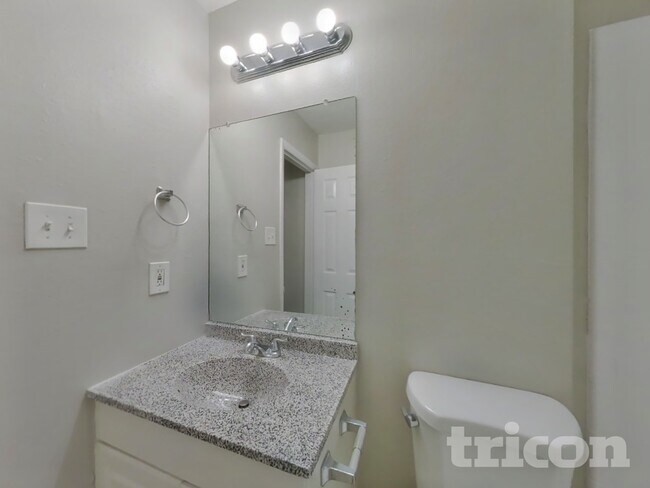 Building Photo - 11519 Perry Rd