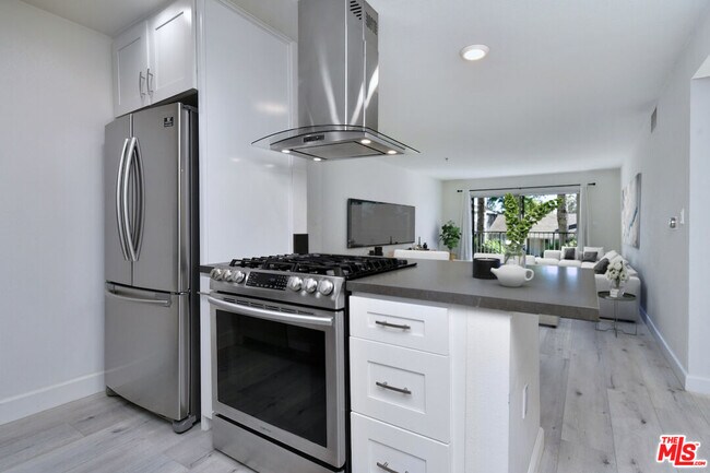 Building Photo - 4501 Cedros Ave