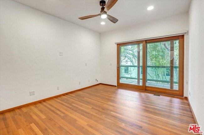 Building Photo - 3916 Rambla Orienta