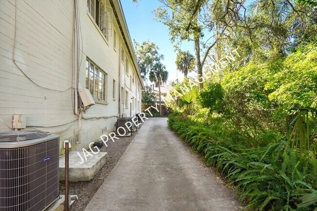 Building Photo - 2761 St Johns Ave