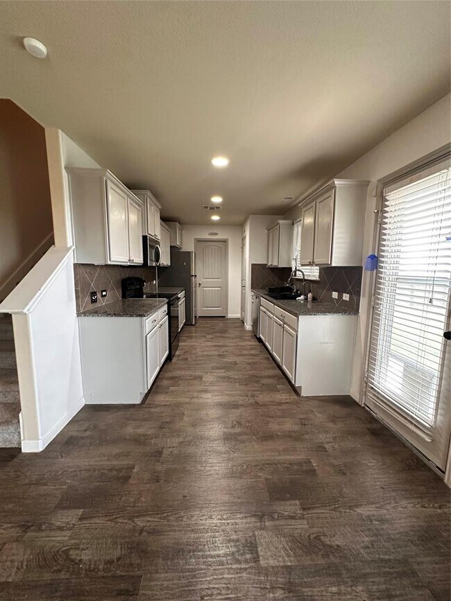 Building Photo - 207 Liard River Rd