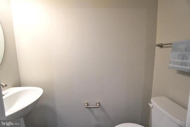 Building Photo - 353 E Hancock St