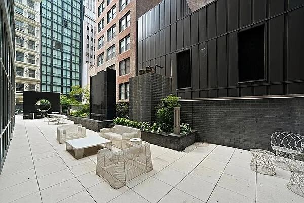 Building Photo - 113 Nassau St