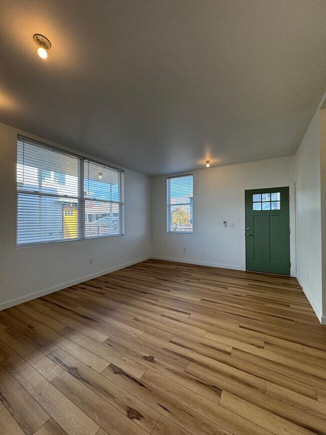 Building Photo - Spacious 4-Bedroom, 3-Bath Home with Stunning Views