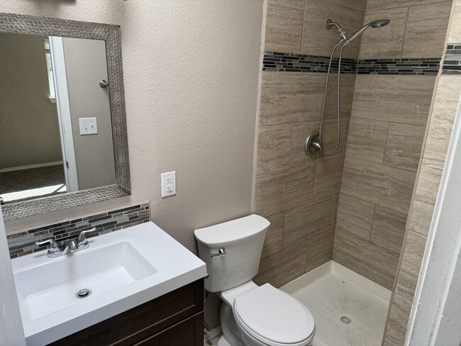 Building Photo - 4221 Penelope Pl NE