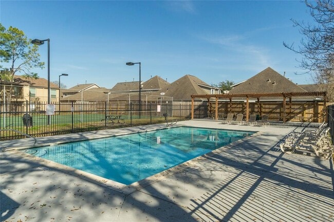 Building Photo - 3300 Pebblebrook Dr