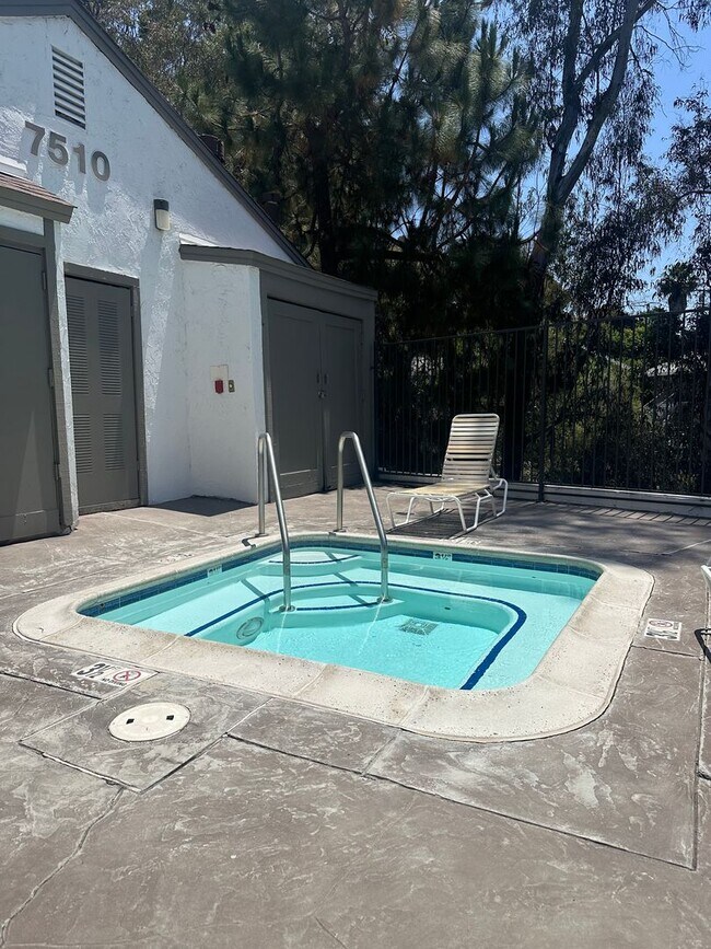 Building Photo - 1 Bedroom Condo - La Mesa