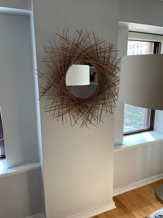 Building Photo - 40 E 9th St