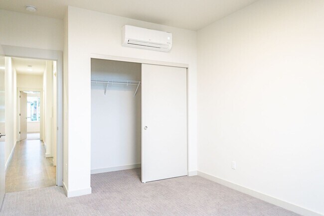 Building Photo - 3bd/2.5ba Seattle Townhome