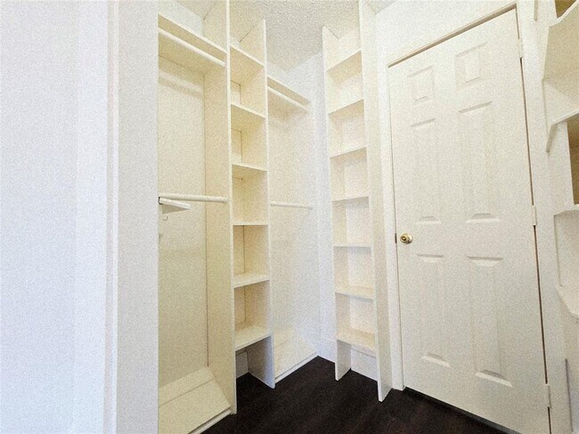 Building Photo - 12625 Newbrook Dr