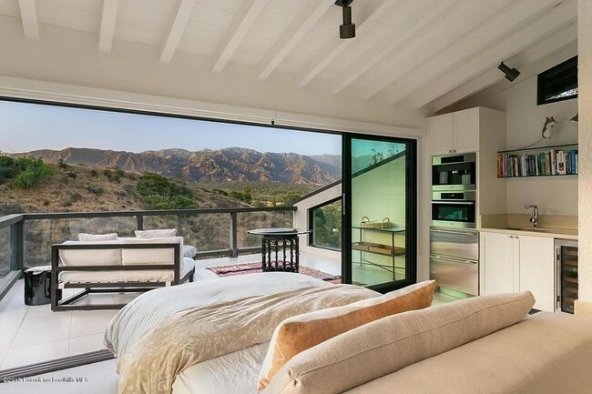 Building Photo - 1255 Rancheros Rd