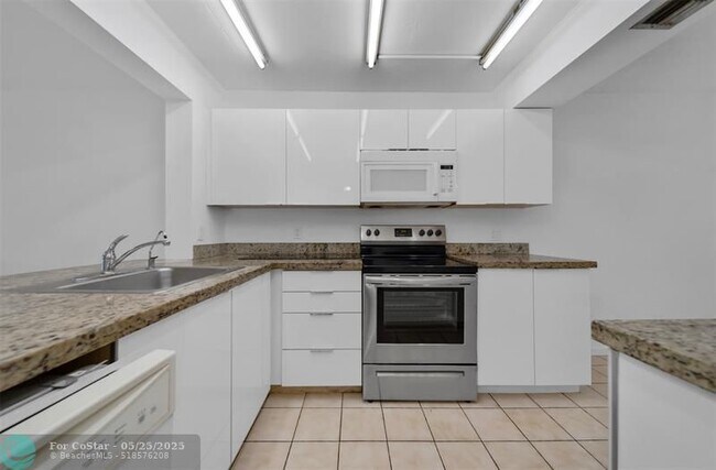 Primary Photo - 2031 Coral Ridge Dr