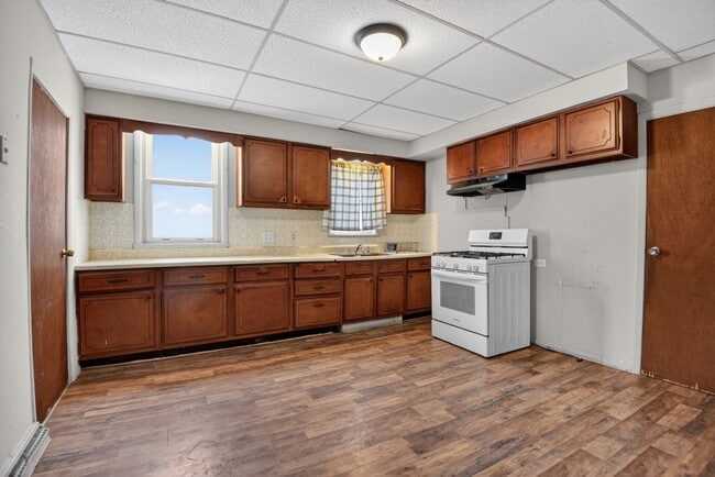 Building Photo - 1305 S Easton Ave