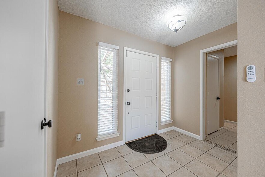 Building Photo - 105 Quail Run